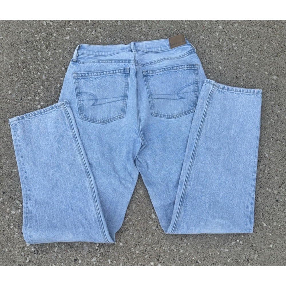American Eagle Women's 90s Straight Leg Light Wash Faded Jeans SZ 4